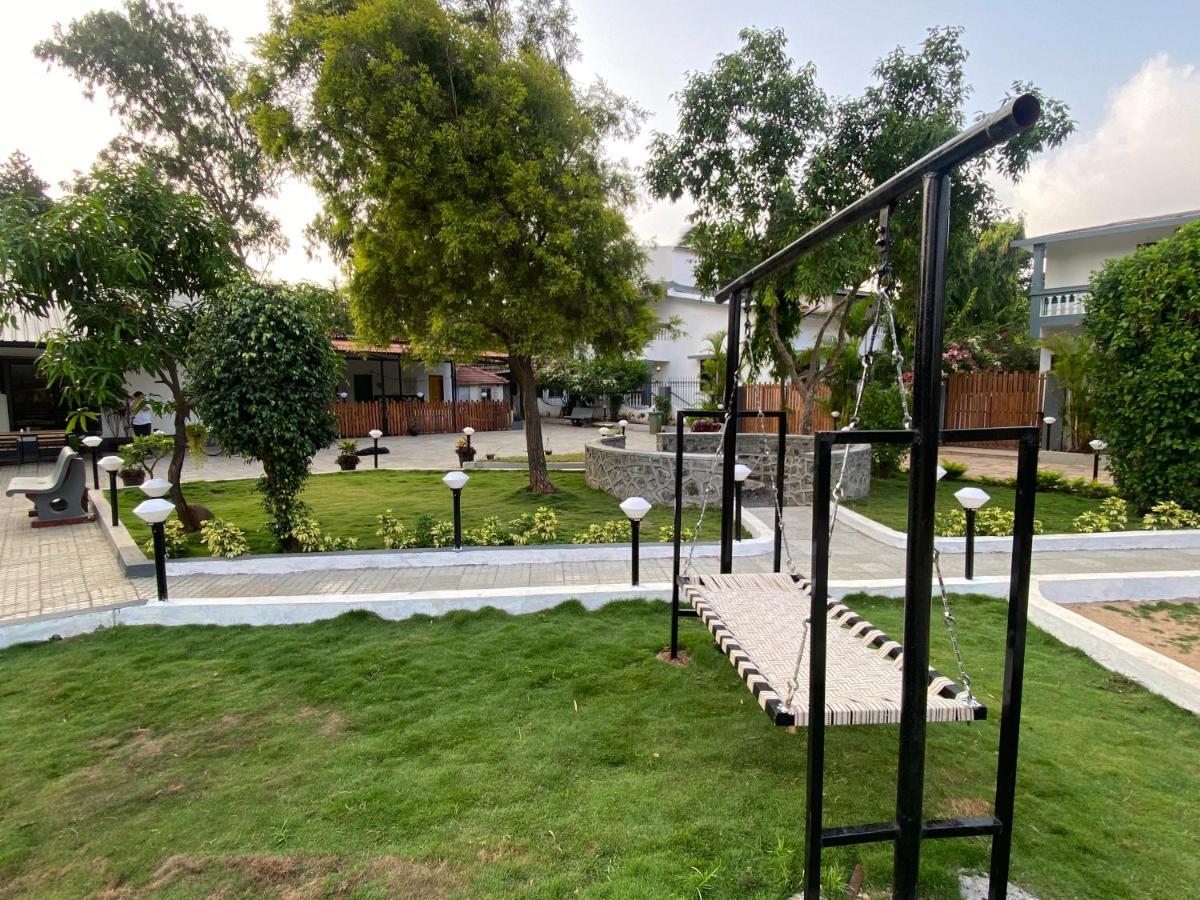 Glass House With Pvt Pool By Miracle Resort & Villa 罗纳瓦拉 外观 照片