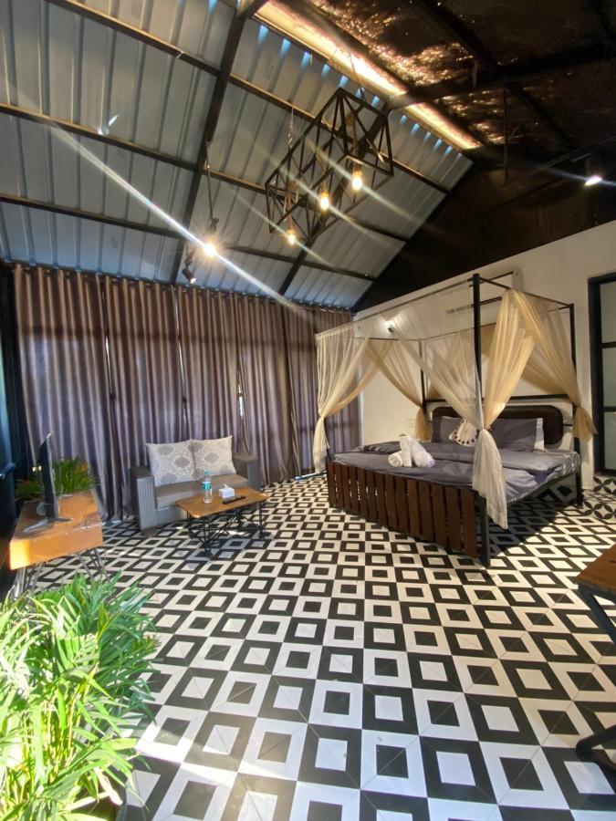 Glass House With Pvt Pool By Miracle Resort & Villa 罗纳瓦拉 外观 照片